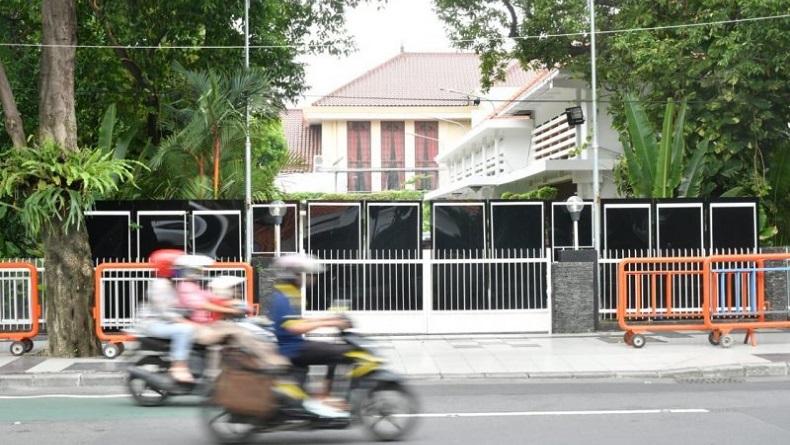 title Sejumlah Warga Surabaya Soroti Pagar Tinggi di Rumah Dinas Tri Rismaharini Sejumlah Warga Surabaya Soroti Pagar Tinggi di Rumah Dinas Tri Rismaharini