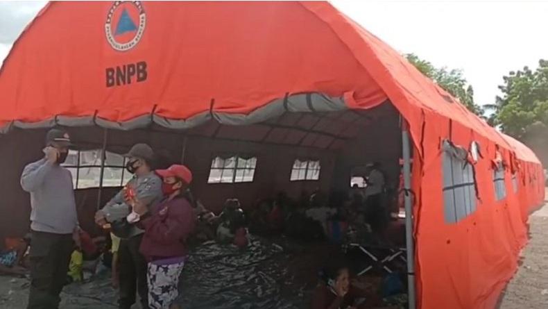 Pengungsi Erupsi Gunung Ili Lewotolok di Pulau Lembata NTT Capai 21.000 Orang