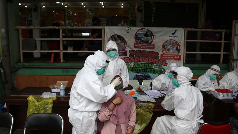 Pedagang Pasar Tradisional Wonokromo Surabaya Jalani Swab Test Covid-19 Gratis - Bagian 1