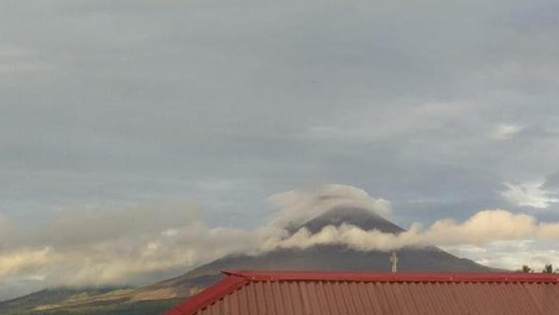 Gunung Soputan Level II Waspada, Warga Radius 1,5 Km Diminta Tak Beraktivitas