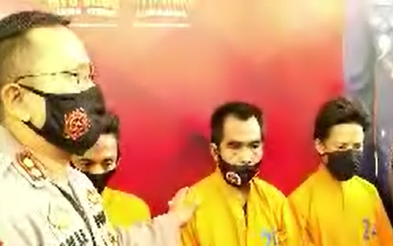 title Berbekal Sikat Gigi, 4 Tahanan di Polres Lumajang Kabur Bobol 2 Lapis Dinding Berbekal Sikat Gigi, 4 Tahanan di Polres Lumajang Kabur Bobol 2 Lapis Dinding