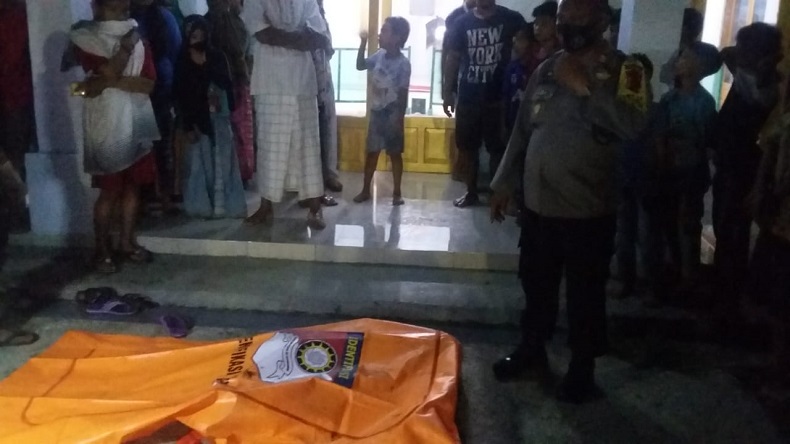 title Kebakaran Rumah Panggung akibat Lampu Minyak, Kakek 80 Tahun Tewas Kebakaran Rumah Panggung akibat Lampu Minyak, Kakek 80 Tahun Tewas