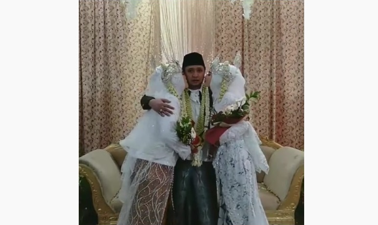 title Viral Pria Madura Nikahi 2 Perempuan Cantik, Ternyata Salah Satu Istri Pertamanya Viral Pria Madura Nikahi 2 Perempuan Cantik, Ternyata Salah Satu Istri Pertamanya