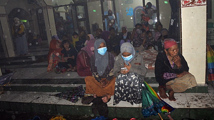 Erupsi Semeru, Khofifah Kirimkan Peralatan dan Logistik untuk 500 Pengungsi