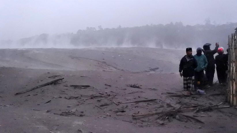 Banjir Lahar Dingin Gunung Semeru, Akses Jalan Terputus - Bagian 2