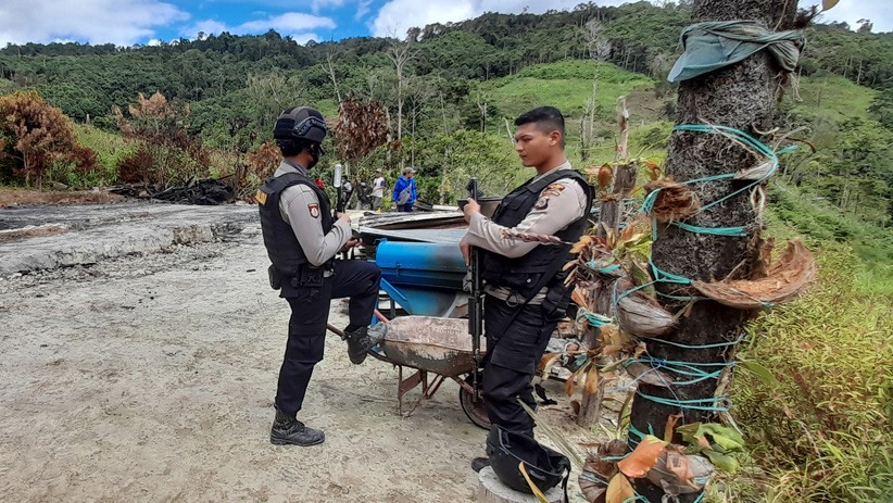 Buru Teroris Mujahidin Indonesia Timur, Satgas Tinombala Masuk Perkampungan - Bagian 3