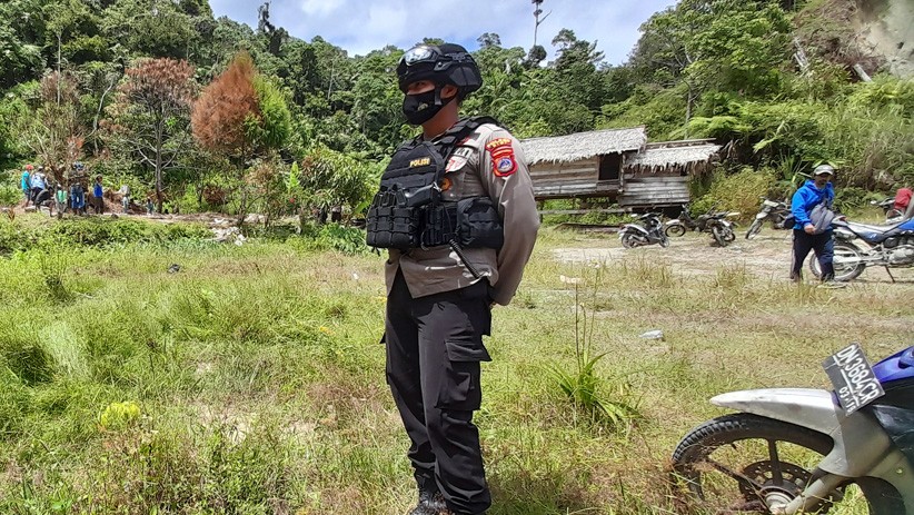 Buru Teroris Mujahidin Indonesia Timur, Satgas Tinombala Masuk Perkampungan - Bagian 2