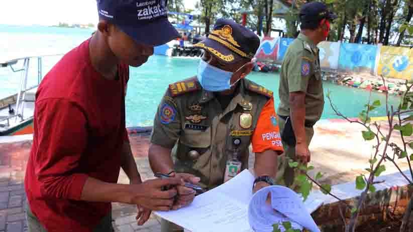 Satpol PP Gencar Gelar Razia Protokol Kesehatan di Kepulauan Seribu - Bagian 3