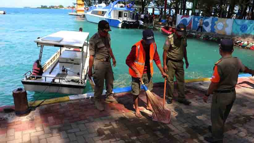 Satpol PP Gencar Gelar Razia Protokol Kesehatan di Kepulauan Seribu - Bagian 1