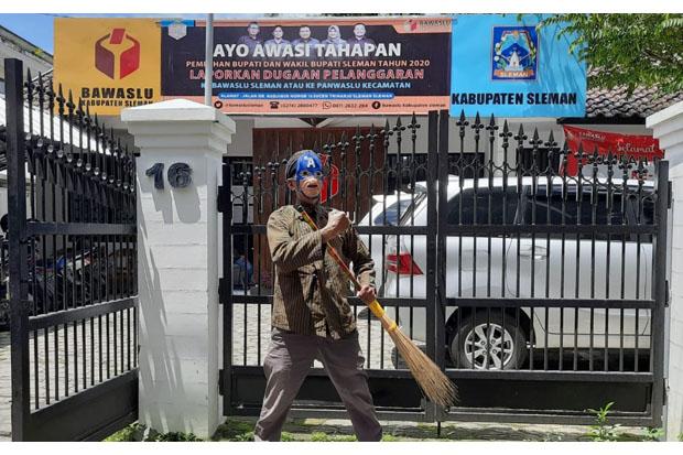 Aktivis Ini Gelar Aksi Tunggal Dukung Bawaslu Tuntaskan Pelanggaran Pilkada