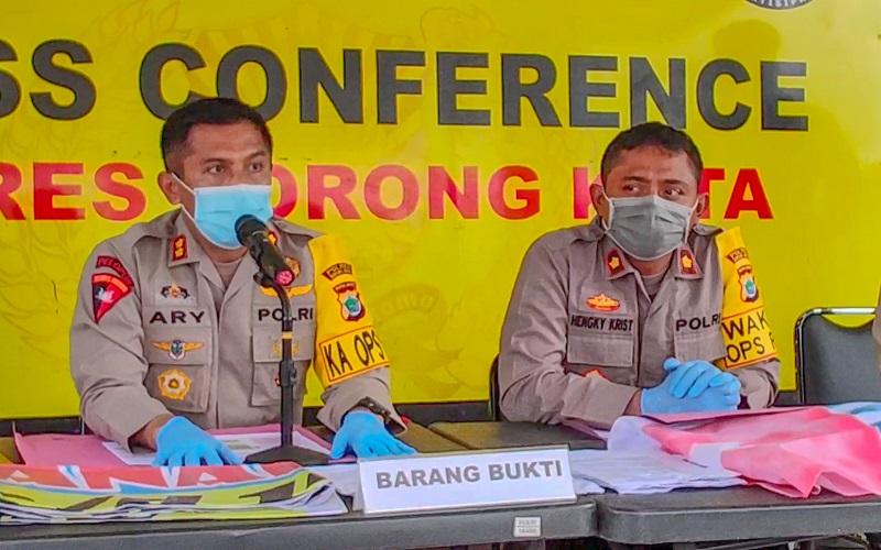 title 6 Warga Papua Ditetapkan Tersangka Makar Pascaricuh di Sorong 6 Warga Papua Ditetapkan Tersangka Makar Pascaricuh di Sorong