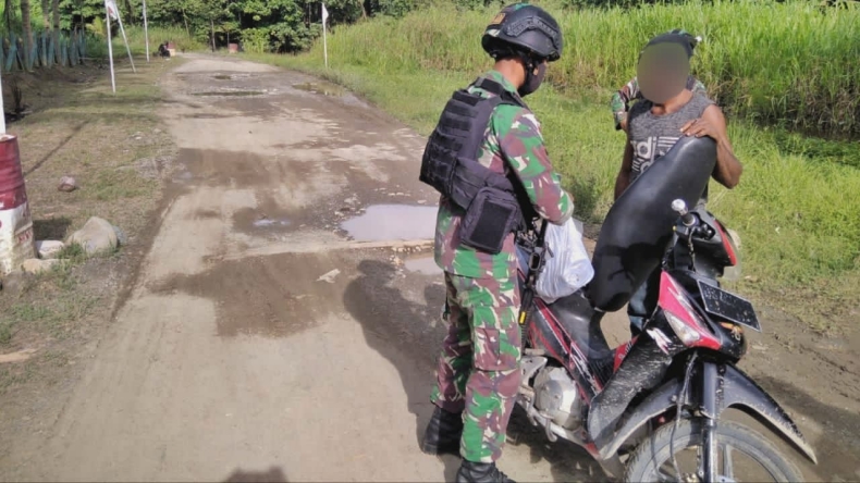 Gelar Sweeping, Satgas Yonif MR 413 Gagalkan Penyelundupan 1 Kg Ganja