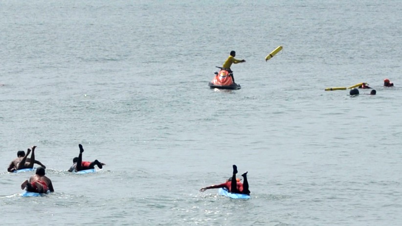 Basarnas Latihan Evakuasi Korban Tenggelam Pakai Jet Ski - Bagian 1