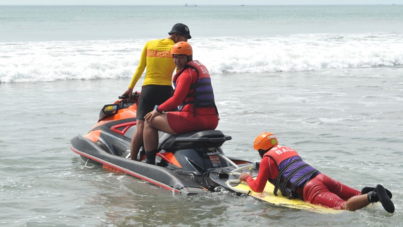 Basarnas Latihan Evakuasi Korban Tenggelam Pakai Jet Ski - Bagian 2