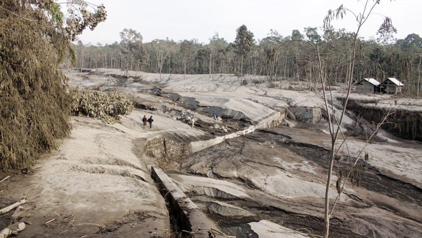 Penampakan Lahar Panas Gunung Semeru Mengalir di Lumajang - Bagian 4