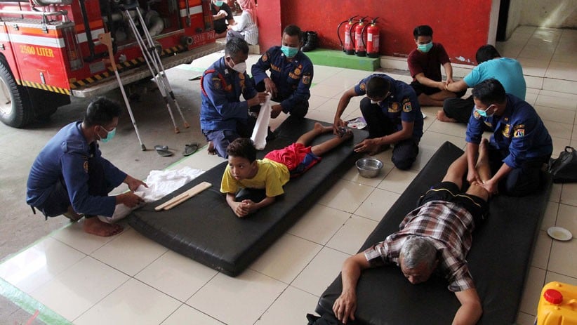 Posko Damkar Jagakarsa Berikan Layanan Pijat Patah Tulang Khas Cimande - Bagian 2