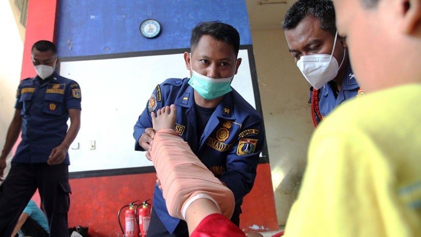 Posko Damkar Jagakarsa Berikan Layanan Pijat Patah Tulang Khas Cimande - Bagian 4