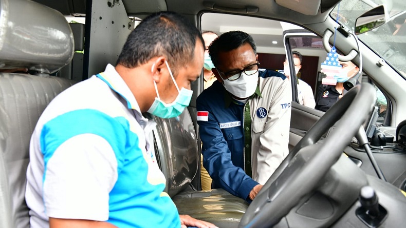 title Nurdin Abdullah Serahkan Mobil Ambulans Canggih ke Pjs Bupati Tana Toraja Nurdin Abdullah Serahkan Mobil Ambulans Canggih ke Pjs Bupati Tana Toraja