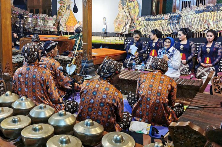 Belajar dari Wayang, Sri Muslimatun Bangun Sleman Lebih Berbudaya