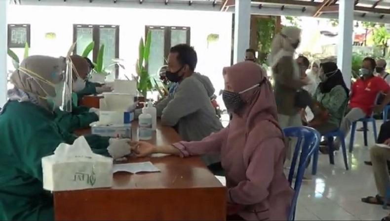 33.000 Petugas Pelaksana Pilkada di Banyuwangi Rapid Test, 1.800 Reaktif