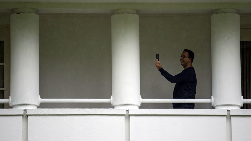 Foto-Foto Anies Baswedan Olahraga Pagi saat Isolasi Mandiri di Rumah Dinas - Bagian 3