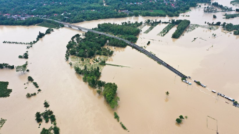 Penampakan dari Udara Sungai Klawing Meluap, Jalur Banyumas-Purbalingga Putus