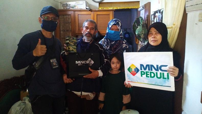 Dapat Handphone Baru dari MNC Peduli, Abah Entis Bisa Kembali Mencari Nafkah