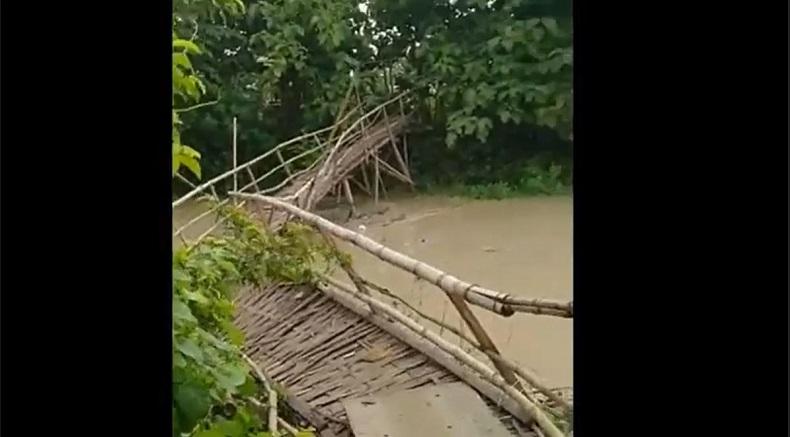 Curah Hujan Tinggi, Jembatan Semipermanen di Bojonegoro Hanyut Terseret Arus Sungai