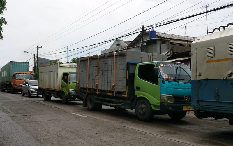 Jalan Raya Cilegon-Anyer Terendam Banjir