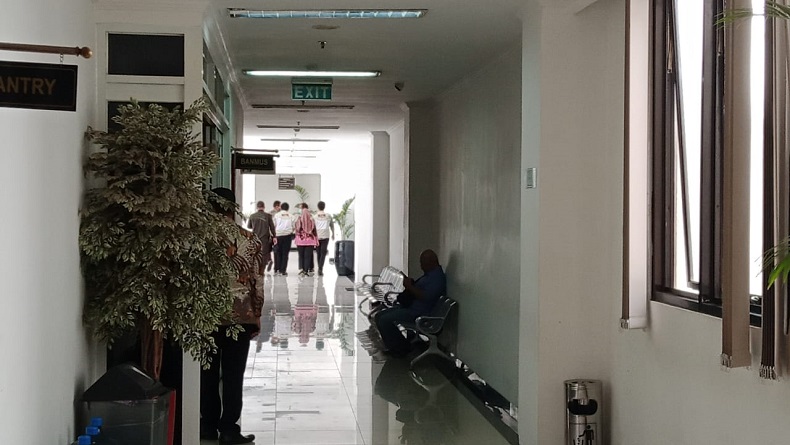 Penyidik KPK Geledah Ruang Kerja Abdul Rozaq Muslim di DPRD Jabar