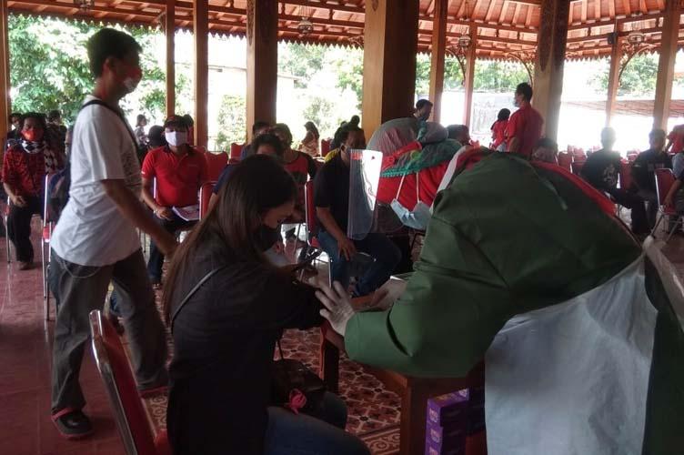 Jelang Pilwalkot Solo, 1.231 Saksi Gibran-Teguh Rapid Test Covid-19 