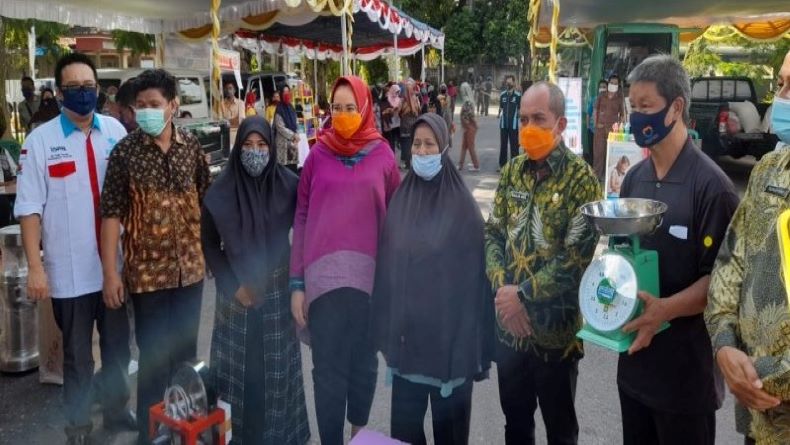 Pemkot Pangkalpinang Serahkan Bantuan kepada Pelaku UMKM Senilai Rp500 Juta