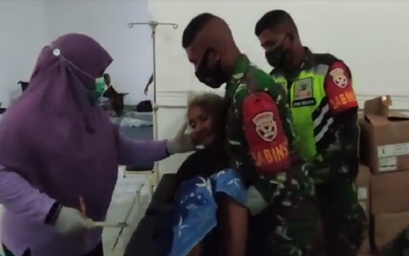 Pengungsi Erupsi Gunung Ile Lewotolok Mulai Sakit, Lansia Dievakuasi ke Rumah Sakit