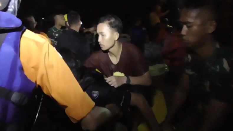 Ketinggian Banjir di Medan Tuntungan Capai 5 Meter, Petugas SAR Evakuasi Warga