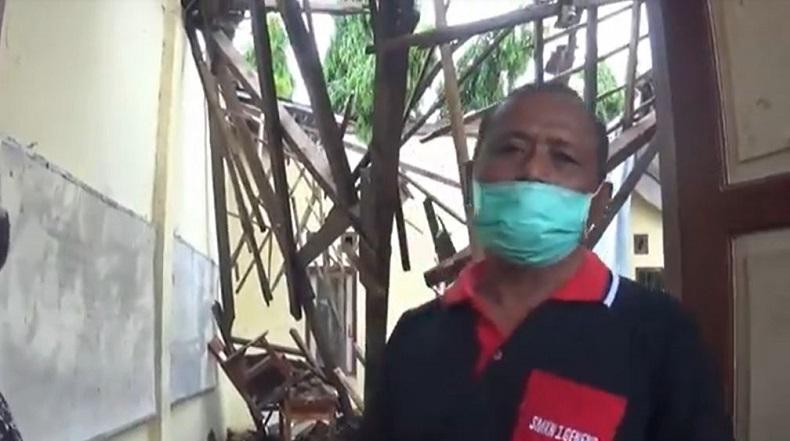 Diterjang Angin Kencang dan Hujan Deras, 3 Kelas SMKN 1 Geneng Ngawi Ambrol  