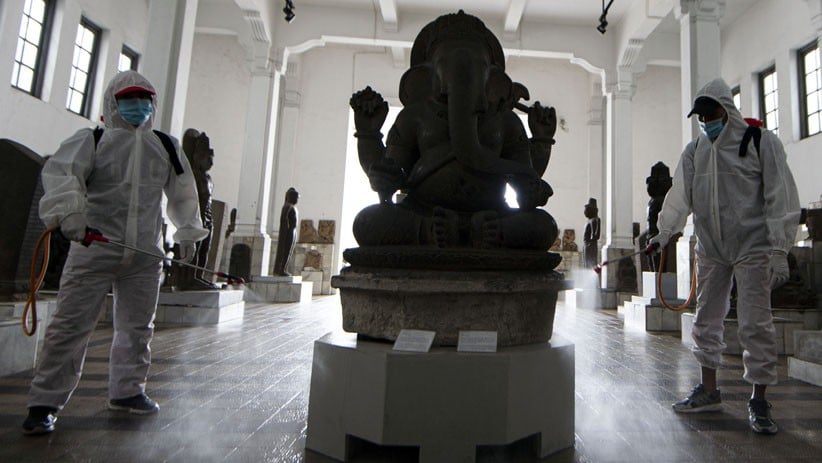 Museum Nasional Disemprot Cairan Disinfektan - Bagian 1