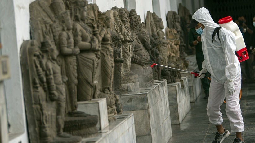 Museum Nasional Disemprot Cairan Disinfektan - Bagian 2