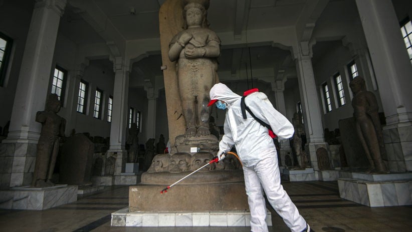 Museum Nasional Disemprot Cairan Disinfektan - Bagian 3