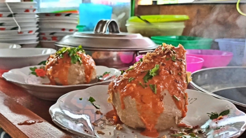 Kuliner Unik dari Bangka, Bakso Mercon Mbak Mona Meledak di Mulut Anda