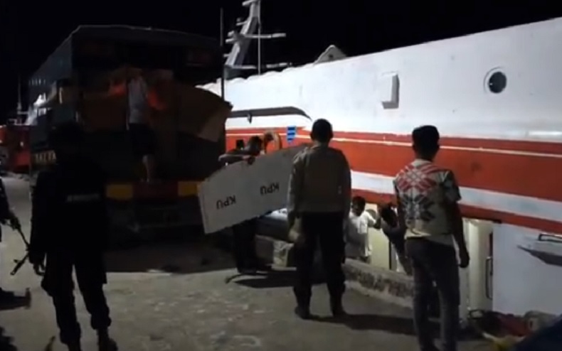  Pilkada di Papua Barat, Distribusi Logistik Gunakan Pesawat dan Kapal Laut