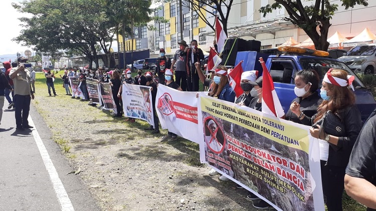 title Masyarakat Sulut Bersatu Peduli NKRI Demo Tolak Habib Rizieq Shihab Masyarakat Sulut Bersatu Peduli NKRI Demo Tolak Habib Rizieq Shihab