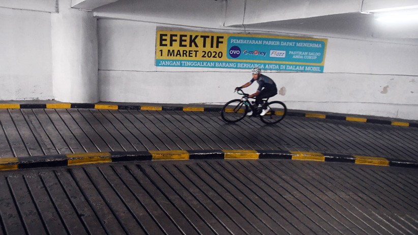 Serunya Lomba Balap Sepeda di Dalam Parkiran Mal Jakarta - Bagian 2
