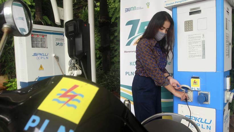 Begini Cara Isi Ulang Baterai Motor Listrik dengan Alat SPKLU - Bagian 2