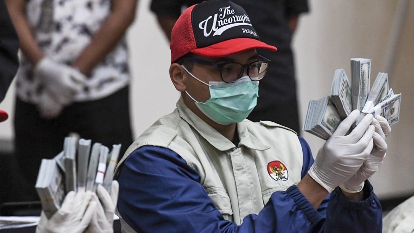 KPK Pamer Barang Bukti Uang Korupsi Bansos Covid-19 Senilai Rp14,5 M - Bagian 2