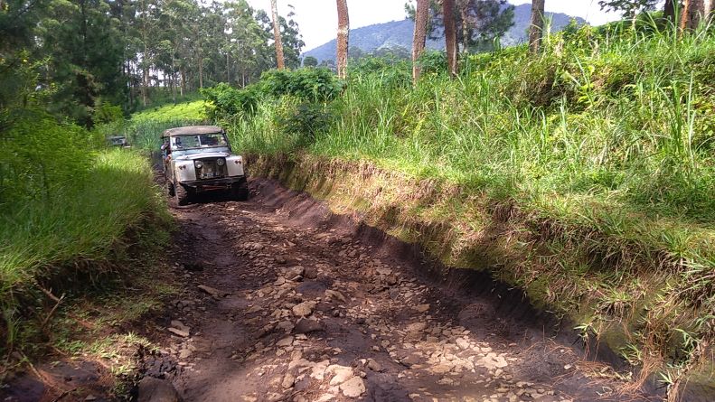 title Kisah Mistis Jalur Offroad Tangkuban Parahu yang Bikin Merinding : Ada Makhluk Lain Ikut Berfoto Kisah Mistis Jalur Offroad Tangkuban Parahu yang Bikin Merinding : Ada Makhluk Lain Ikut Berfoto