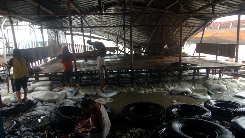 22 Warung Hancur Diterjang Gelombang Tinggi Pantai Utara - Bagian 2