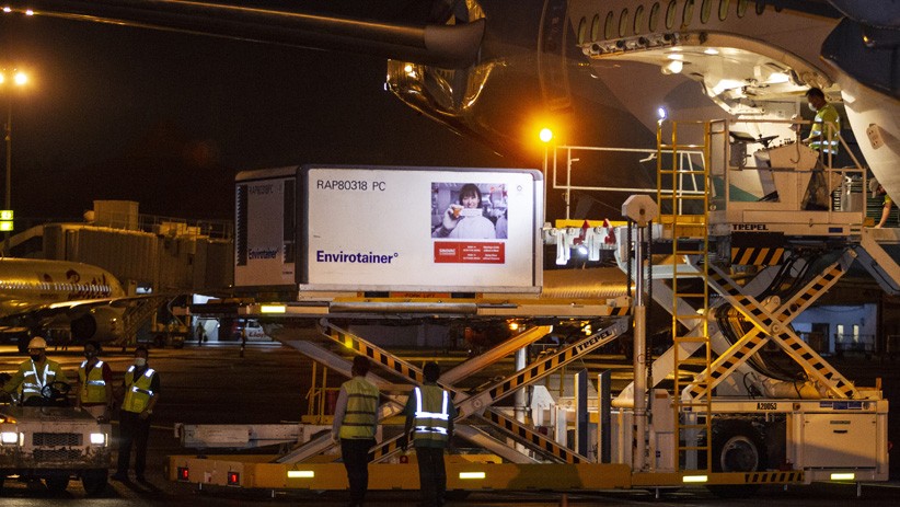 1,2 Juta Dosis Vaksin Covid-19 Sinovac dari China Tiba di Indonesia - Bagian 1