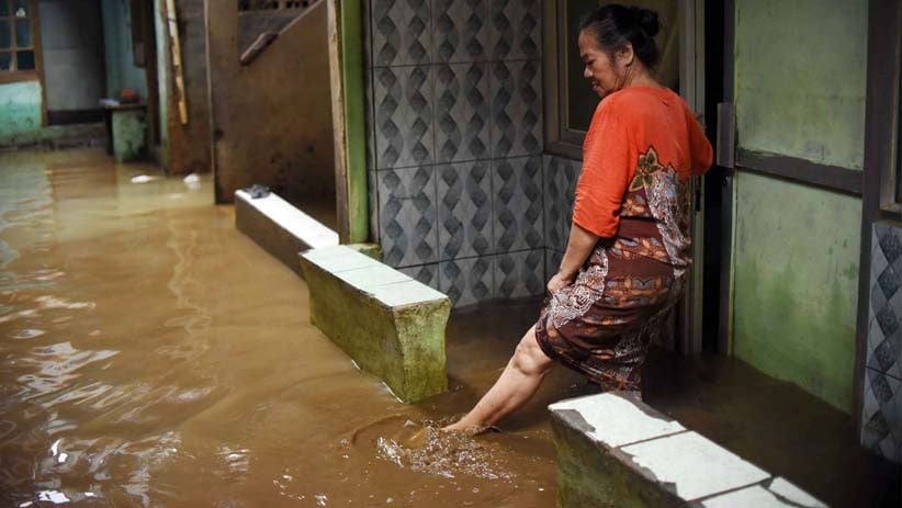 Hujan Deras Guyur Jakarta, Permukiman Warga Kampung Melayu Kebanjiran - Bagian 2