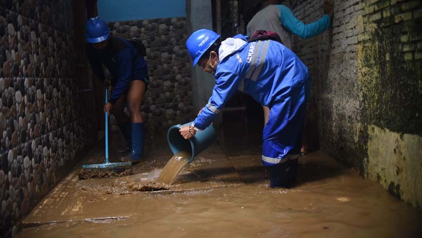 Hujan Deras Guyur Jakarta, Permukiman Warga Kampung Melayu Kebanjiran - Bagian 1