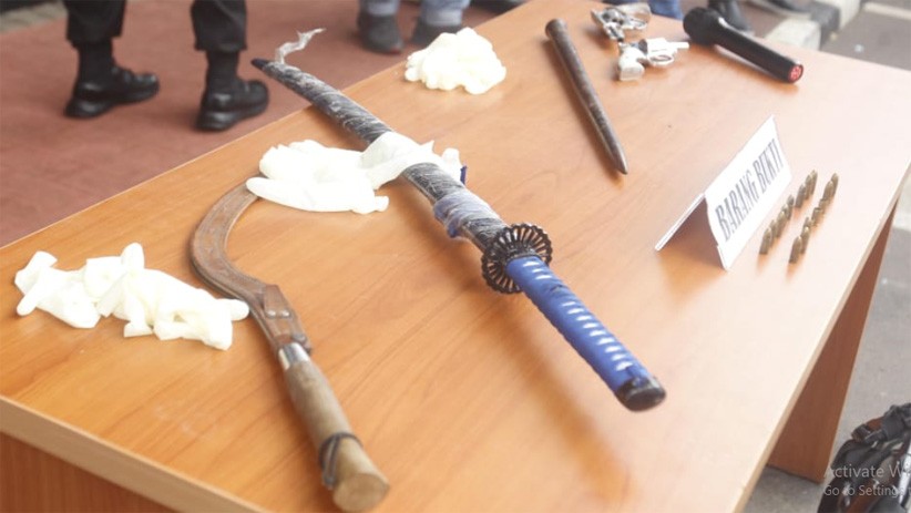 Ini Senjata Tajam dan Senjata Api Milik Pendukung Habib Rizieq - Bagian 2